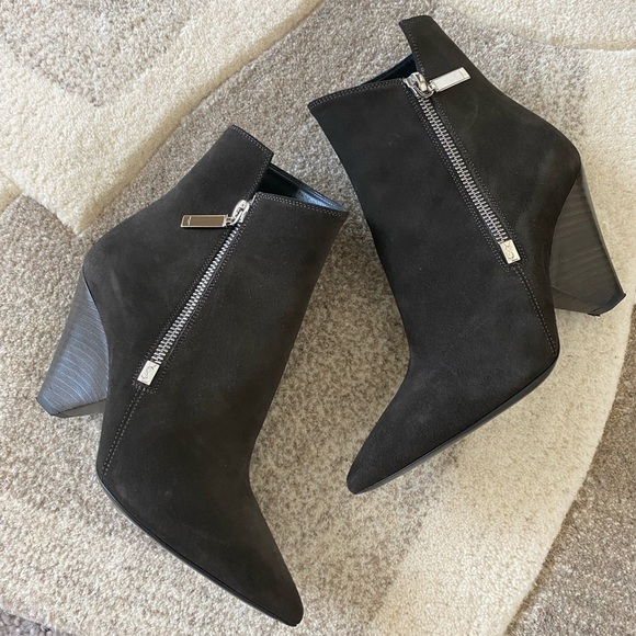 Saint Laurent Niki suede booties - Picture 3 of 9